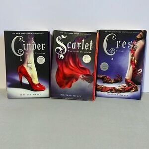 Marissa Meyer The Lunar Chronicles Best Seller Paper Back Novels